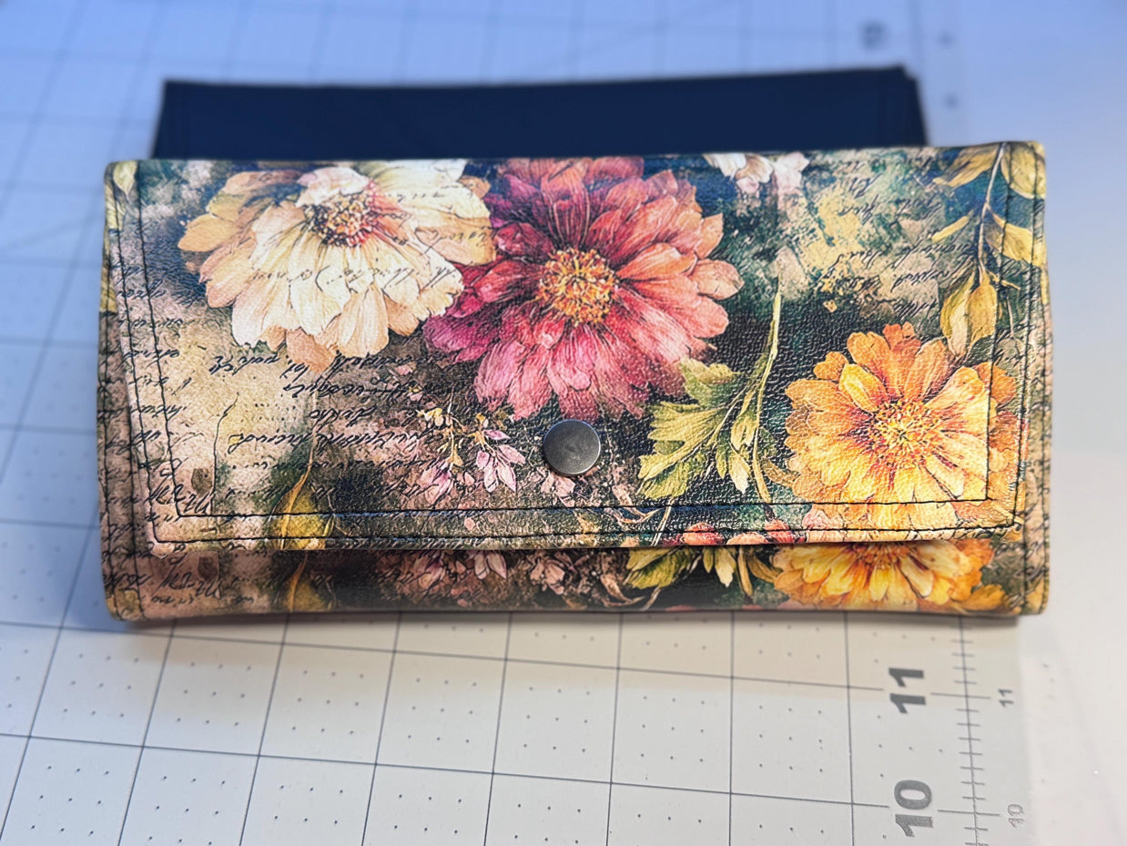 Architect Ladies Wallet - slim style wallet with plenty of pockets