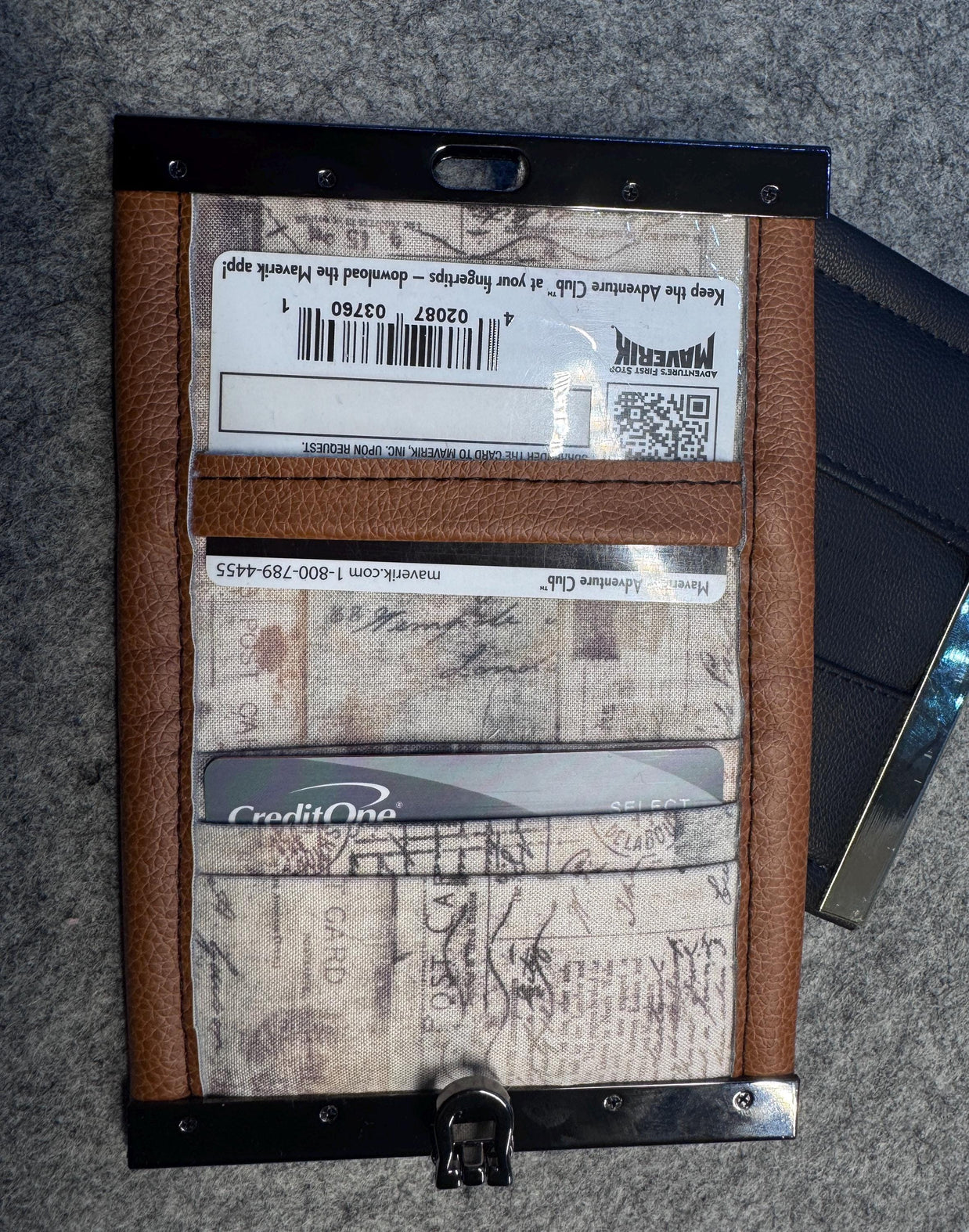 Handmade Small Bi-Fold Wallet – Compact Card Holder with Flip Lock