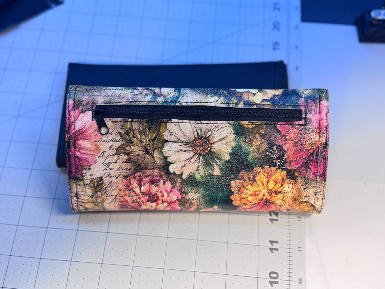 Architect Ladies Wallet - slim style wallet with plenty of pockets