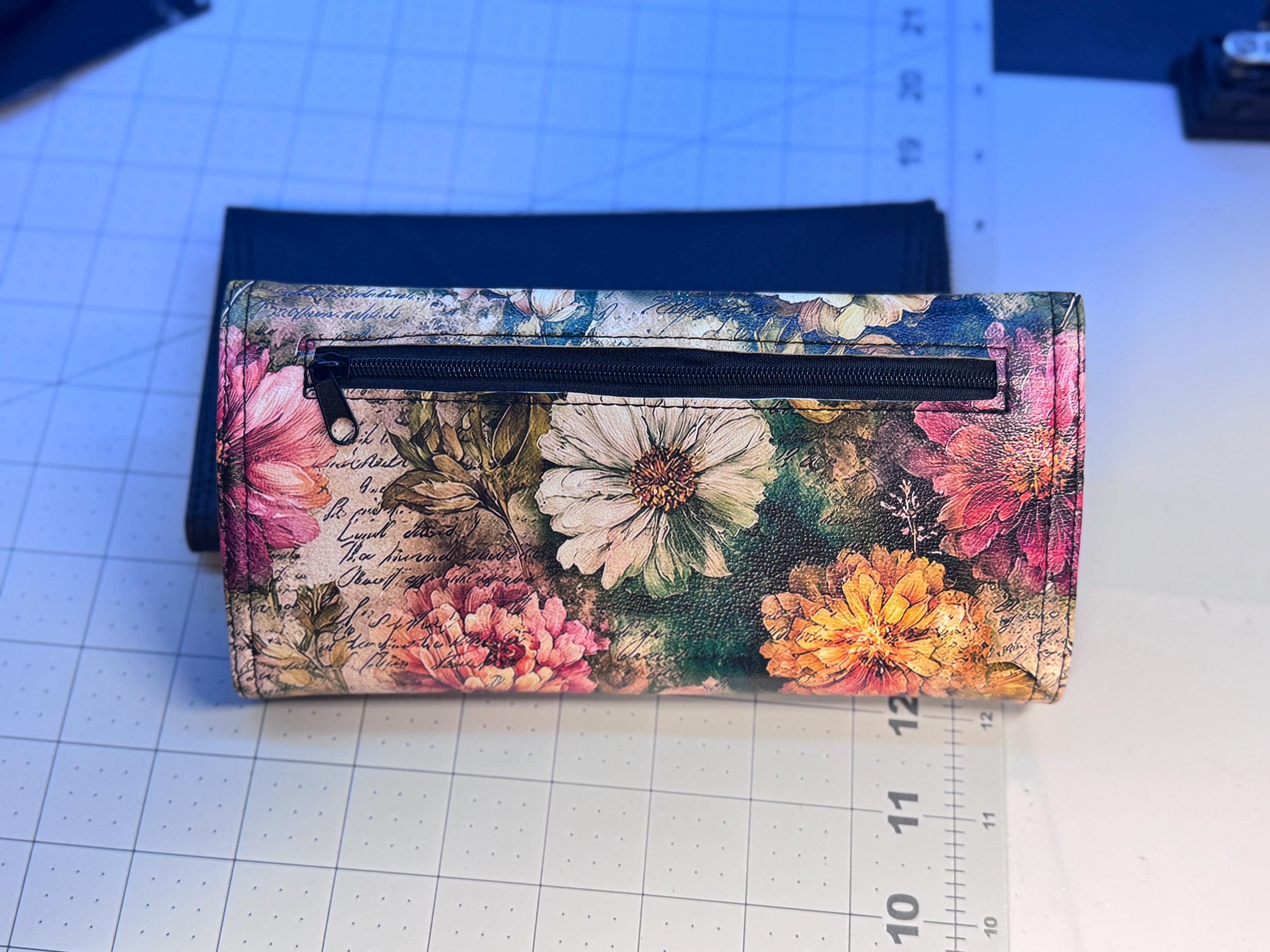Architect Ladies Wallet - slim style wallet with plenty of pockets