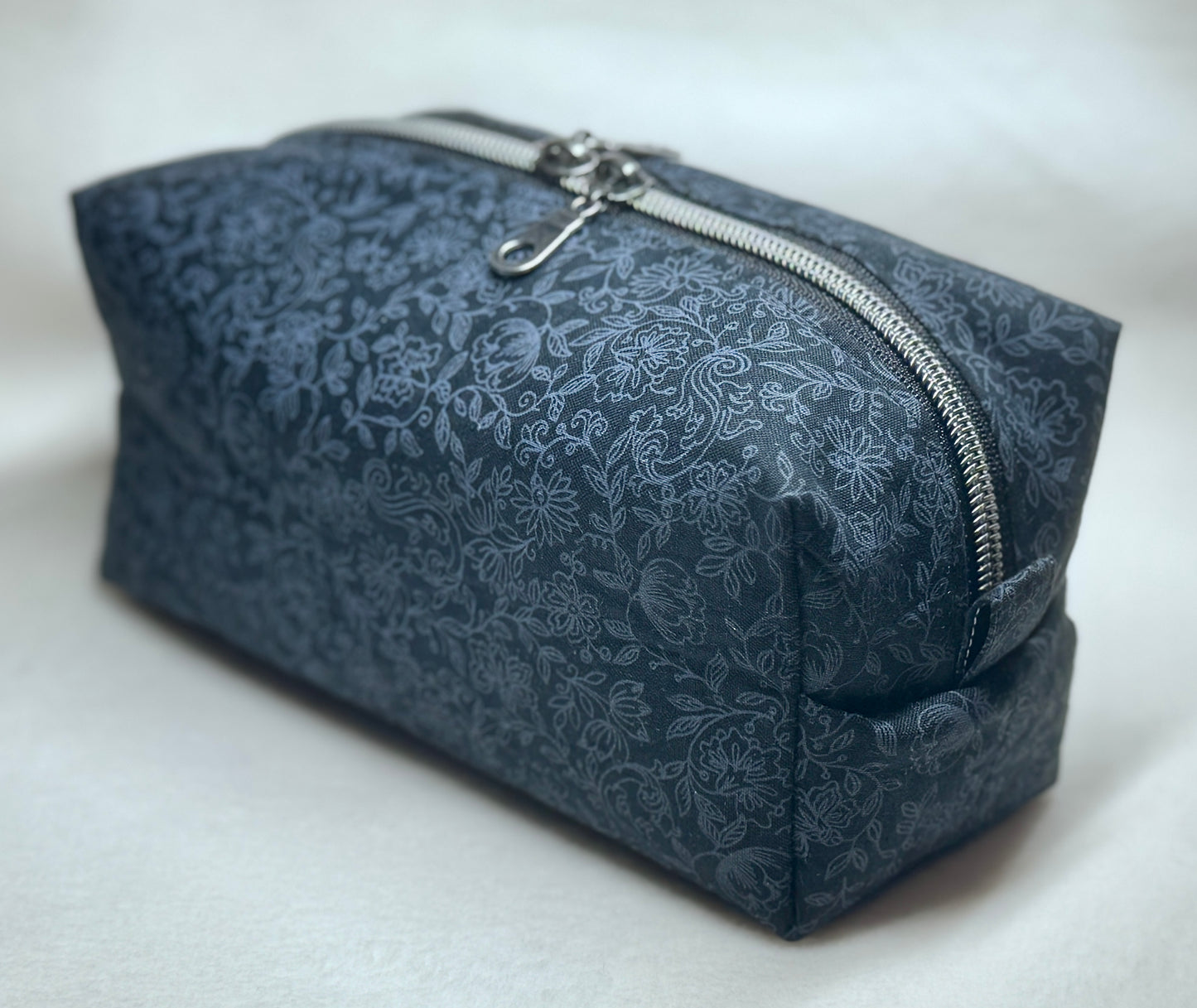 Handmade Quilted Makeup Bag: Cosmetic Organizer with Handle