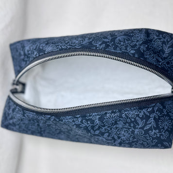 Handmade Quilted Makeup Bag: Cosmetic Organizer with Handle