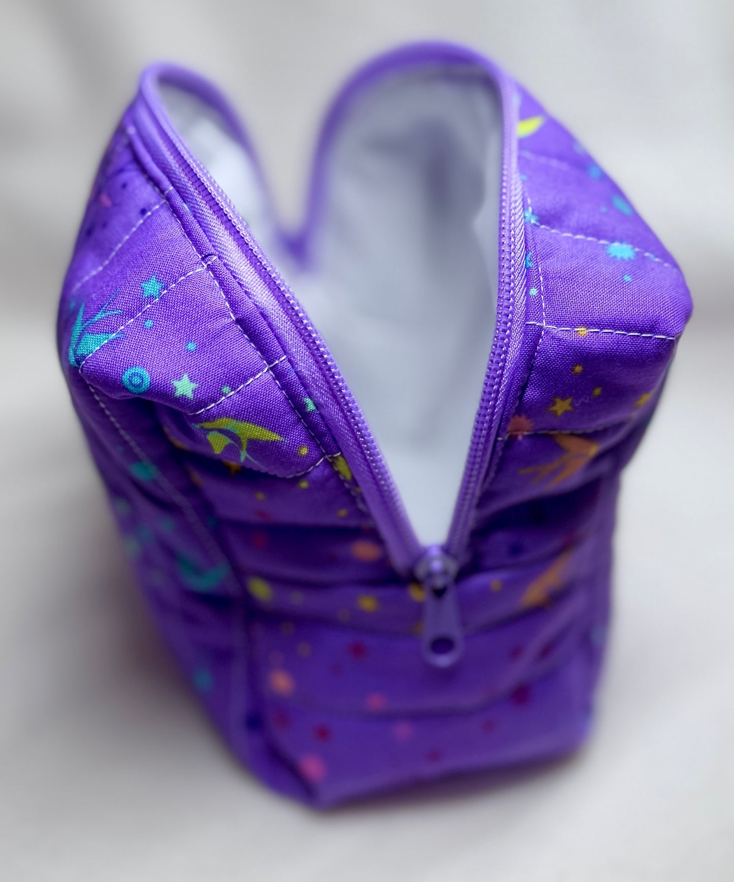 Handmade Quilted Makeup Bag: Cosmetic Organizer with Handle