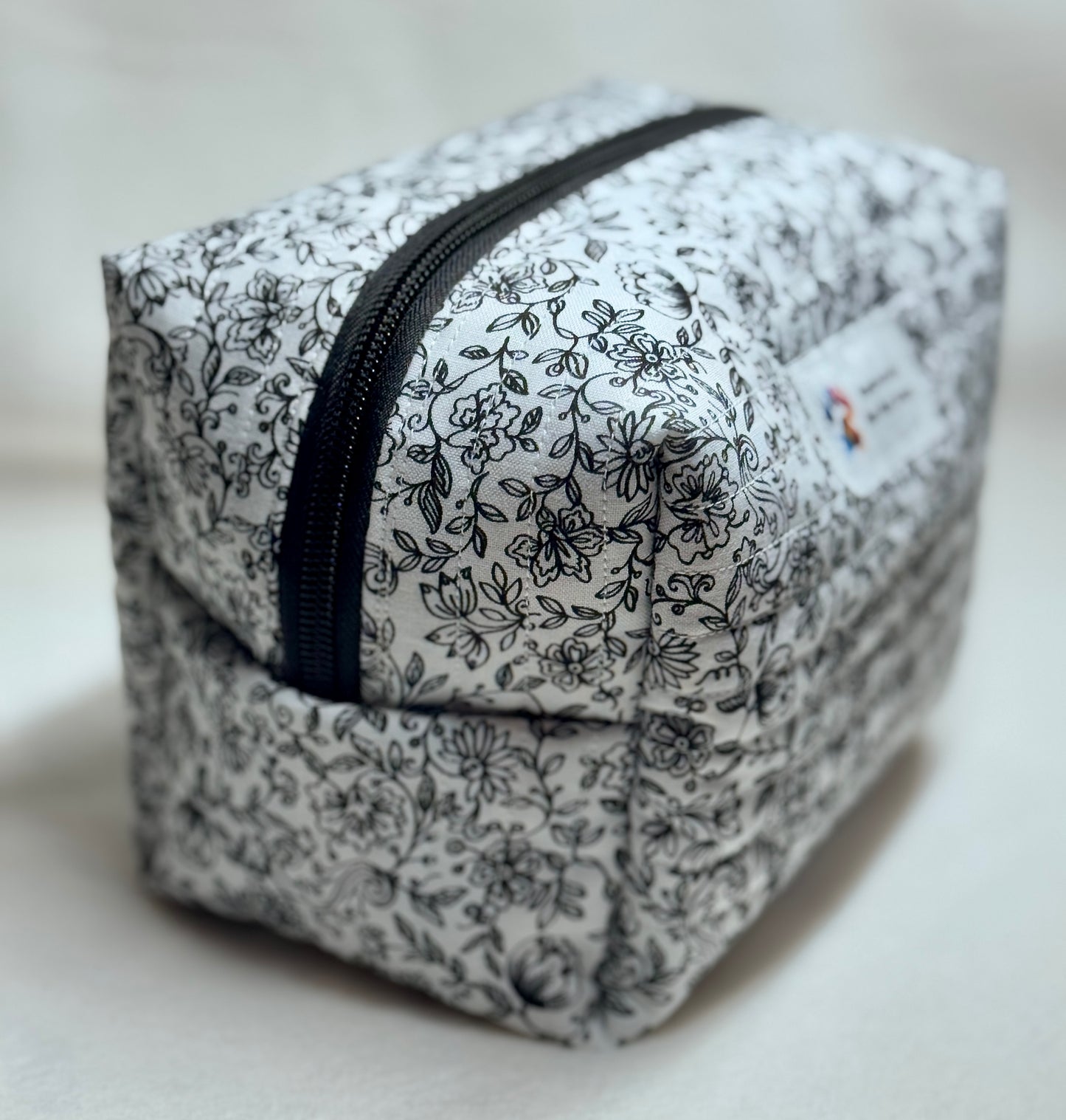 Handmade Quilted Makeup Bag: Cosmetic Organizer with Handle