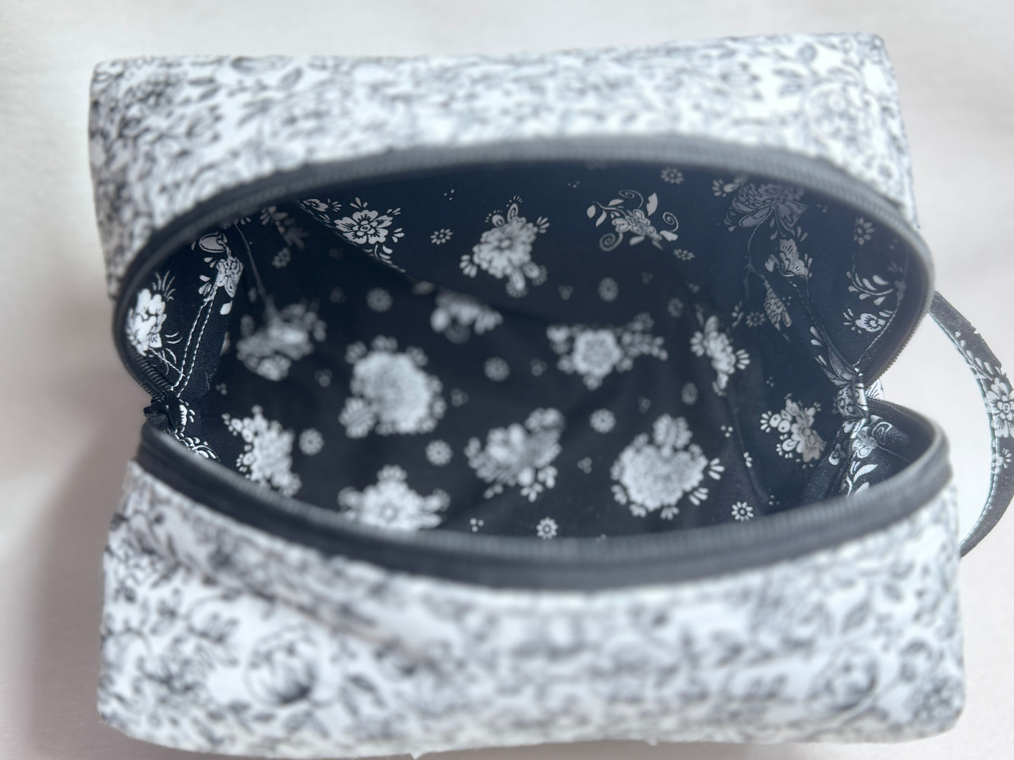 Handmade Quilted Makeup Bag: Cosmetic Organizer with Handle