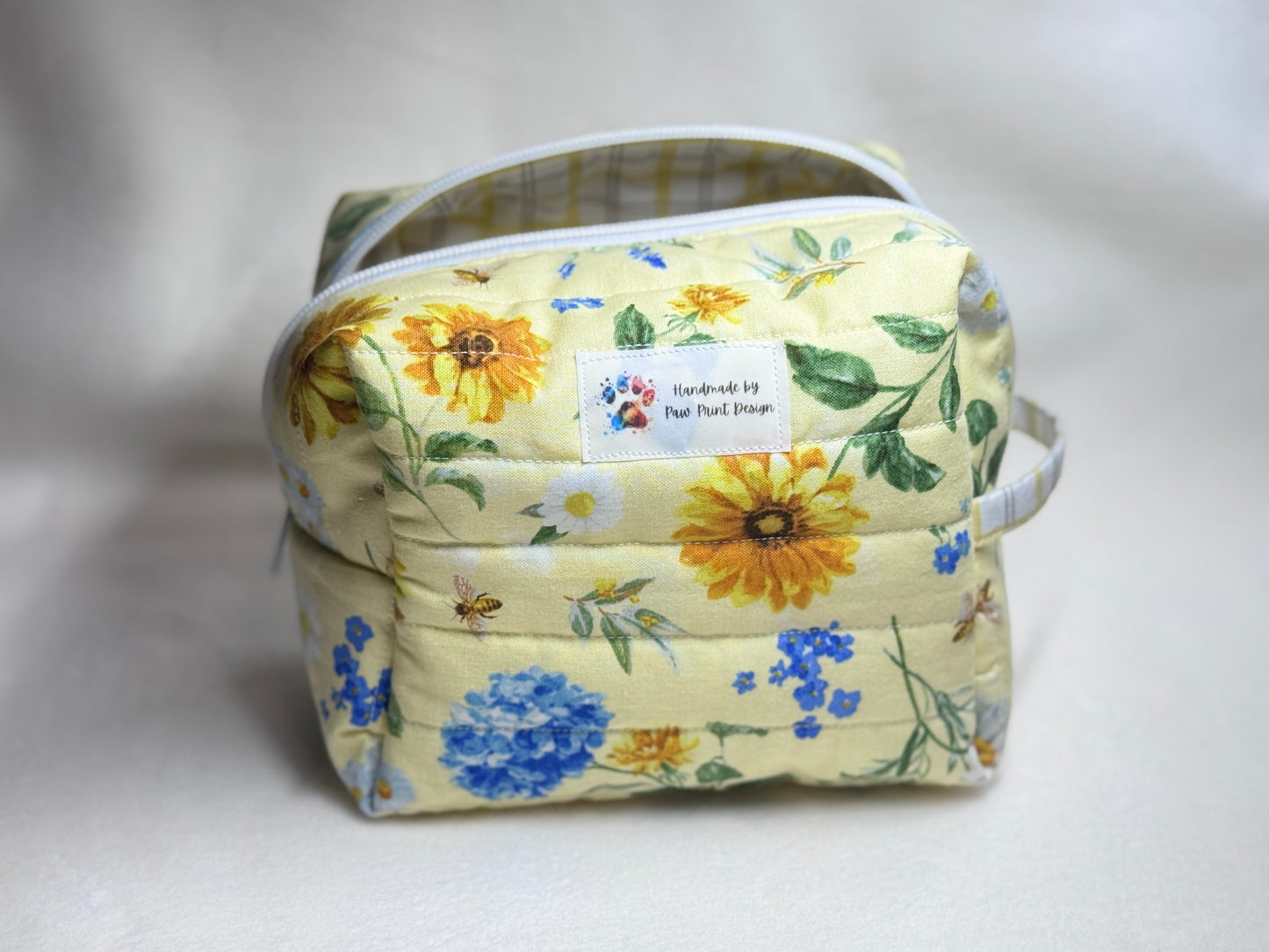 Handmade Quilted Makeup Bag: Cosmetic Organizer with Handle