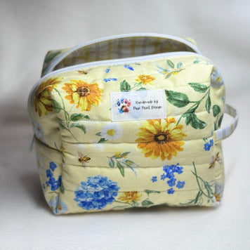 Handmade Quilted Makeup Bag: Cosmetic Organizer with Handle