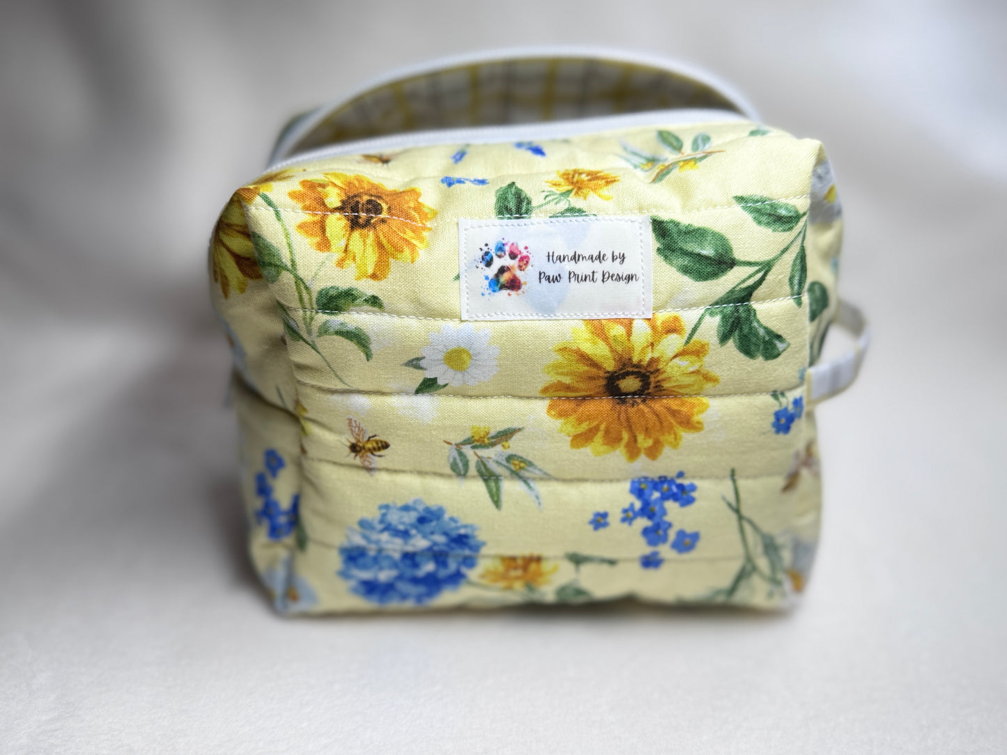 Handmade Quilted Makeup Bag: Cosmetic Organizer with Handle