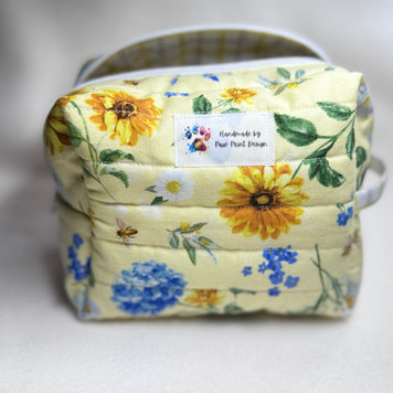Handmade Quilted Makeup Bag: Cosmetic Organizer with Handle