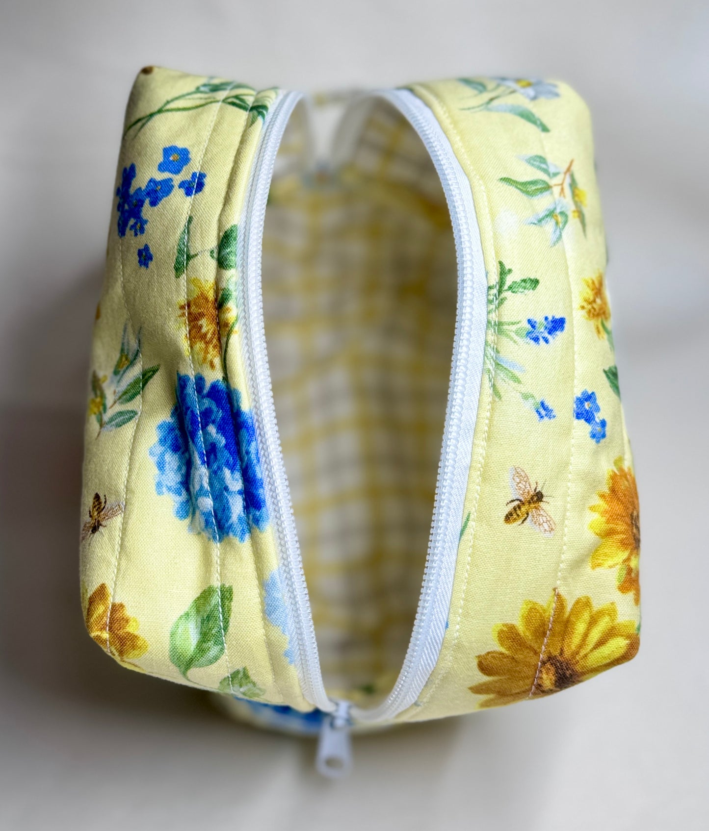 Handmade Quilted Makeup Bag: Cosmetic Organizer with Handle