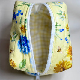 Handmade Quilted Makeup Bag: Cosmetic Organizer with Handle