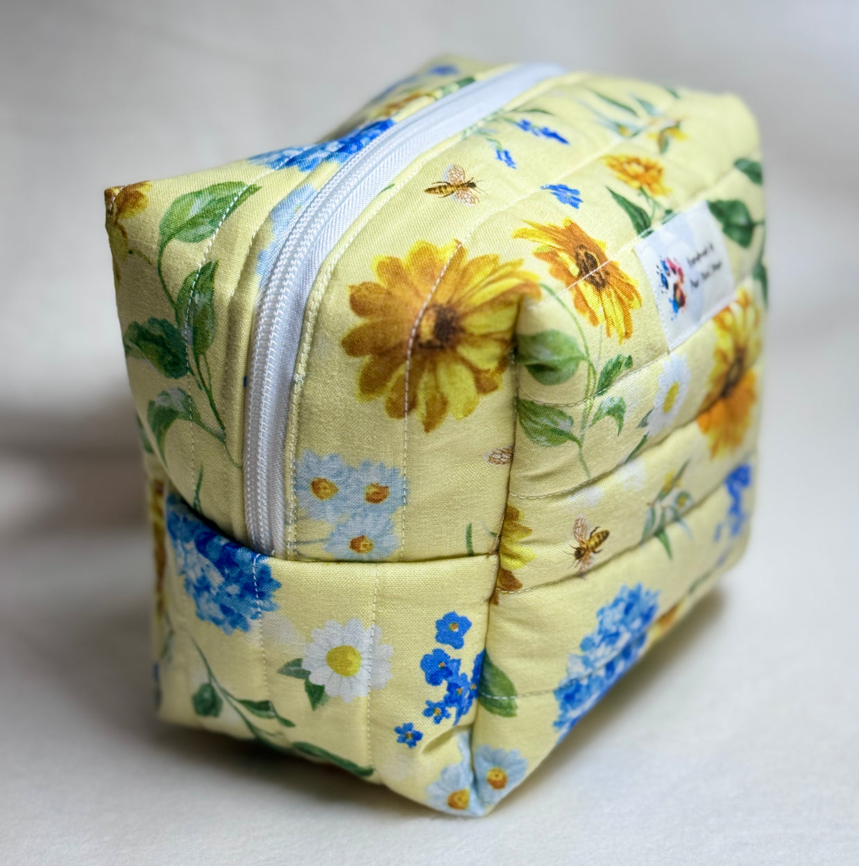 Handmade Quilted Makeup Bag: Cosmetic Organizer with Handle