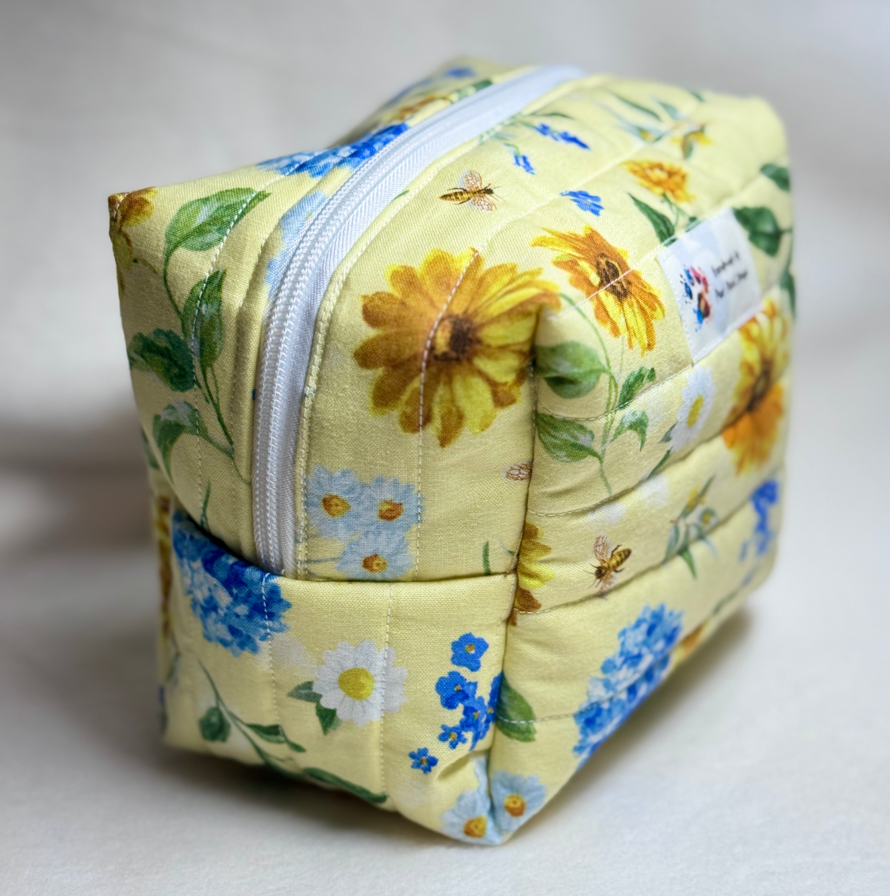 Handmade Quilted Makeup Bag: Cosmetic Organizer with Handle