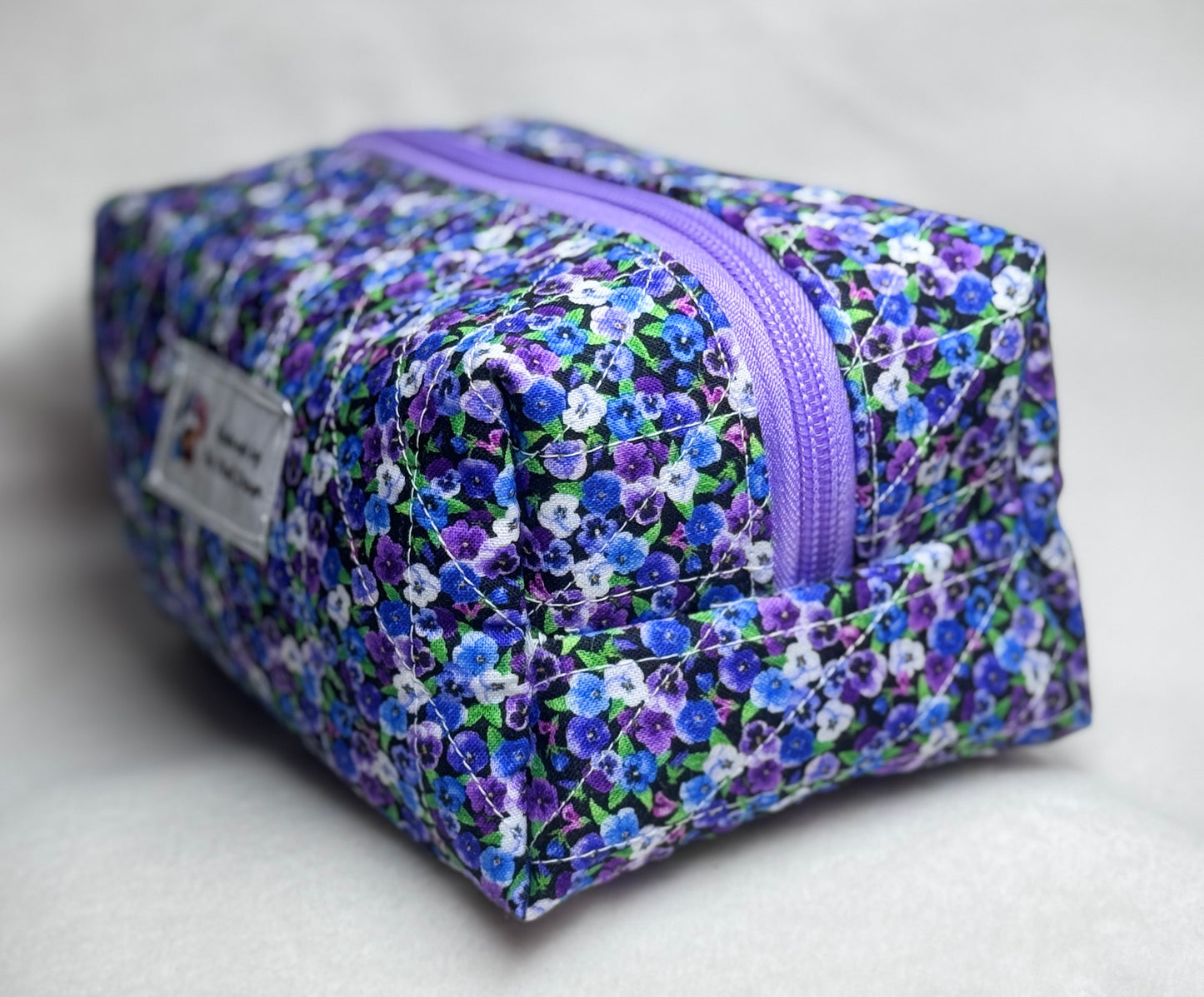 Handmade Quilted Makeup Bag: Cosmetic Organizer with Handle