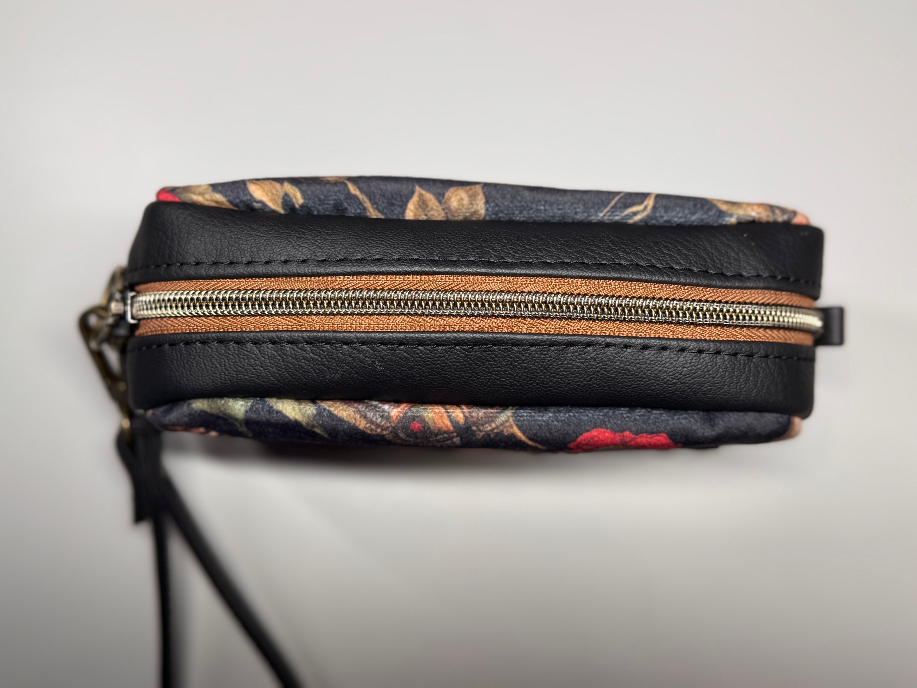 Tiny Cata Crossbody