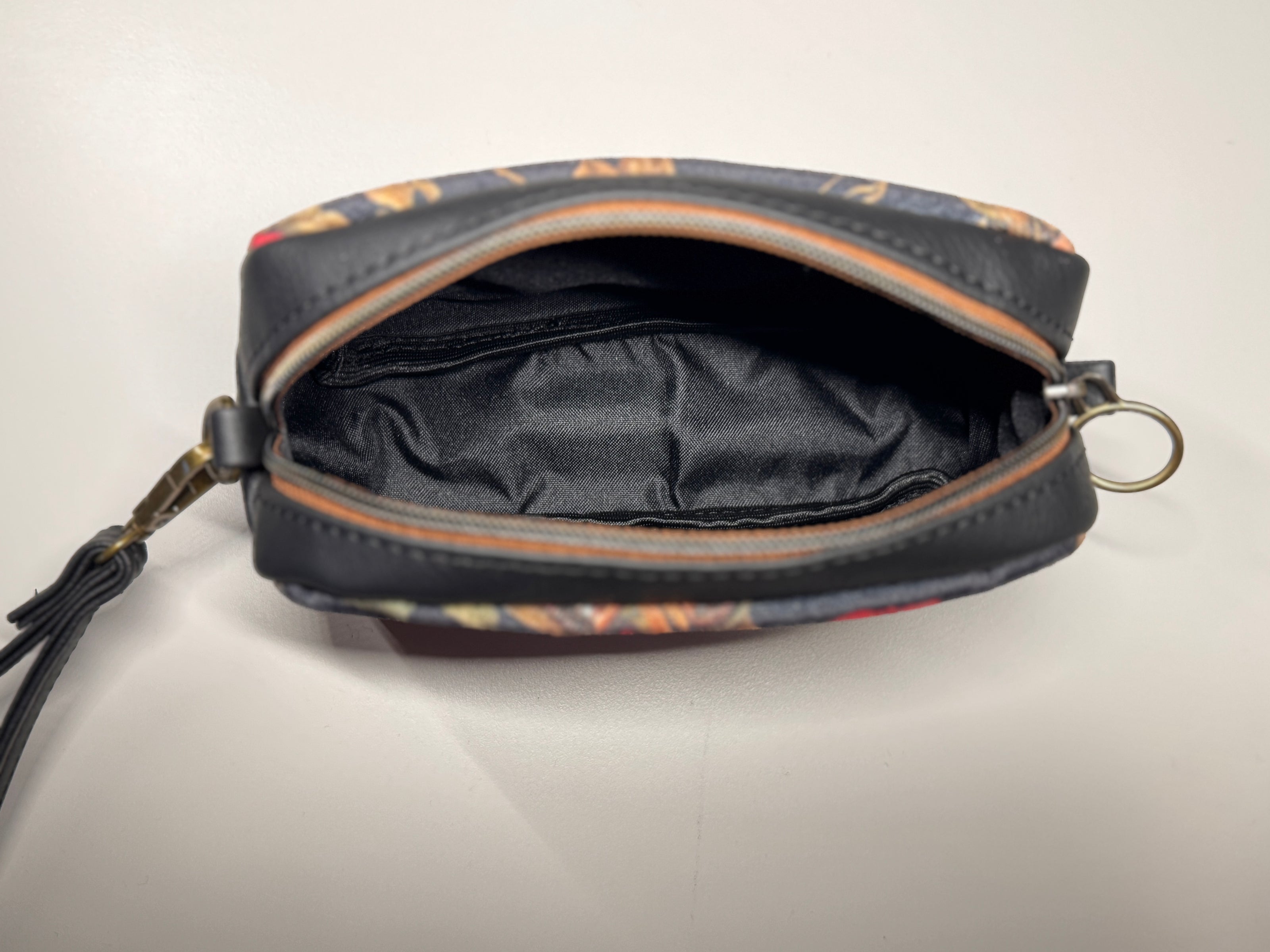 Tiny Cata Crossbody