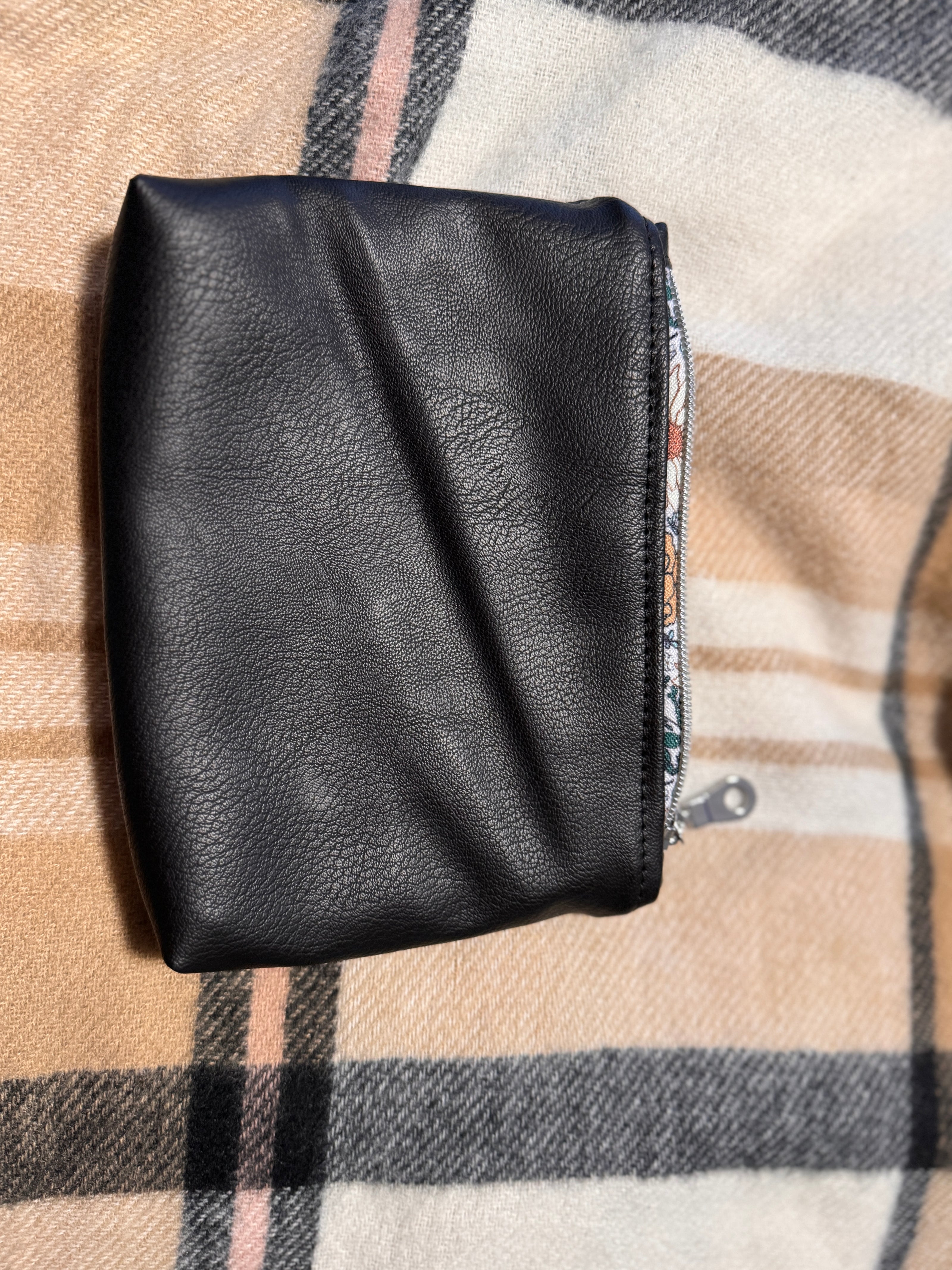 Midnight Kiss Pouch