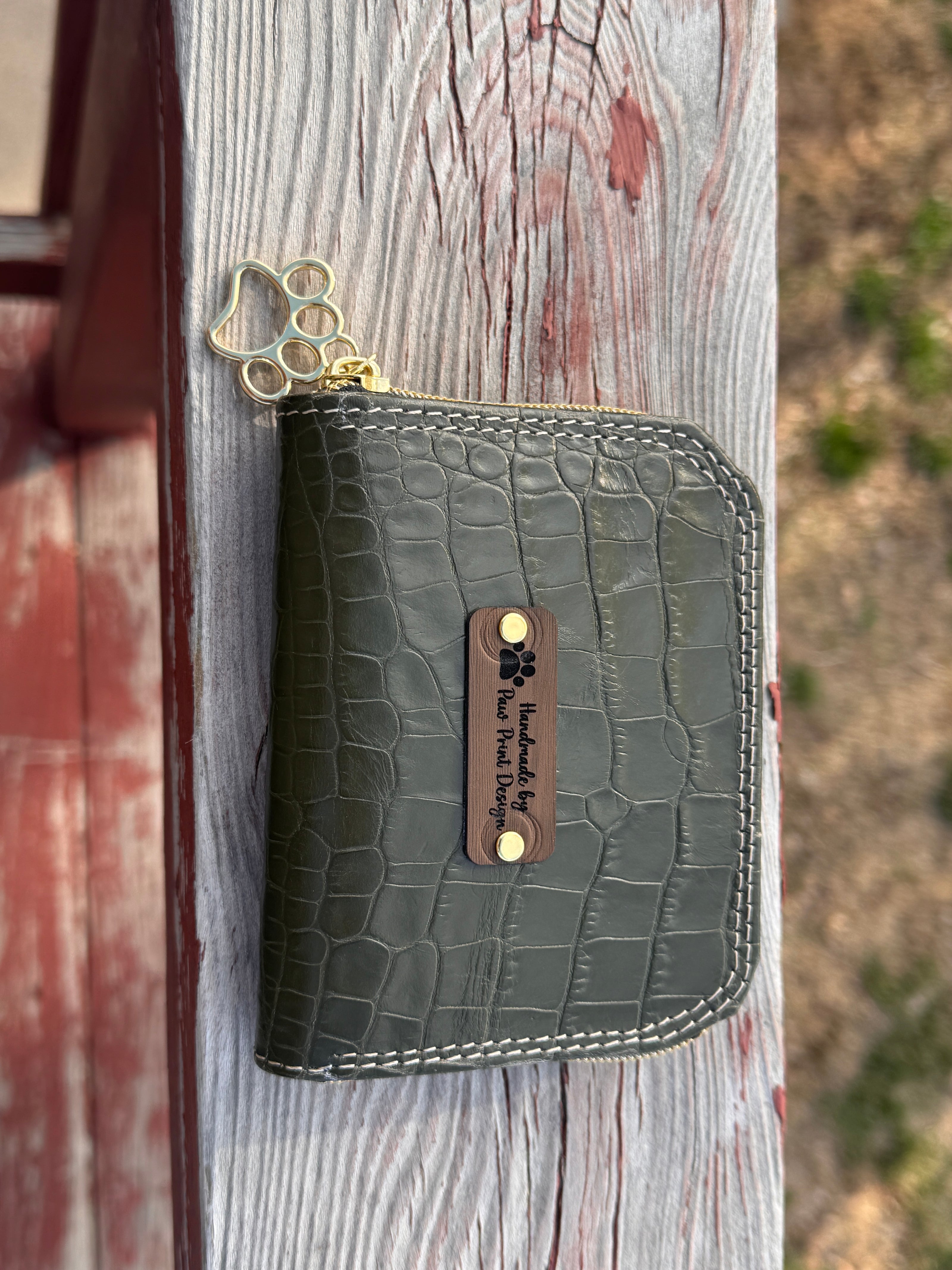 Green Crocodile Embossed Zip-Around Wallet – Classic Compact Organizer